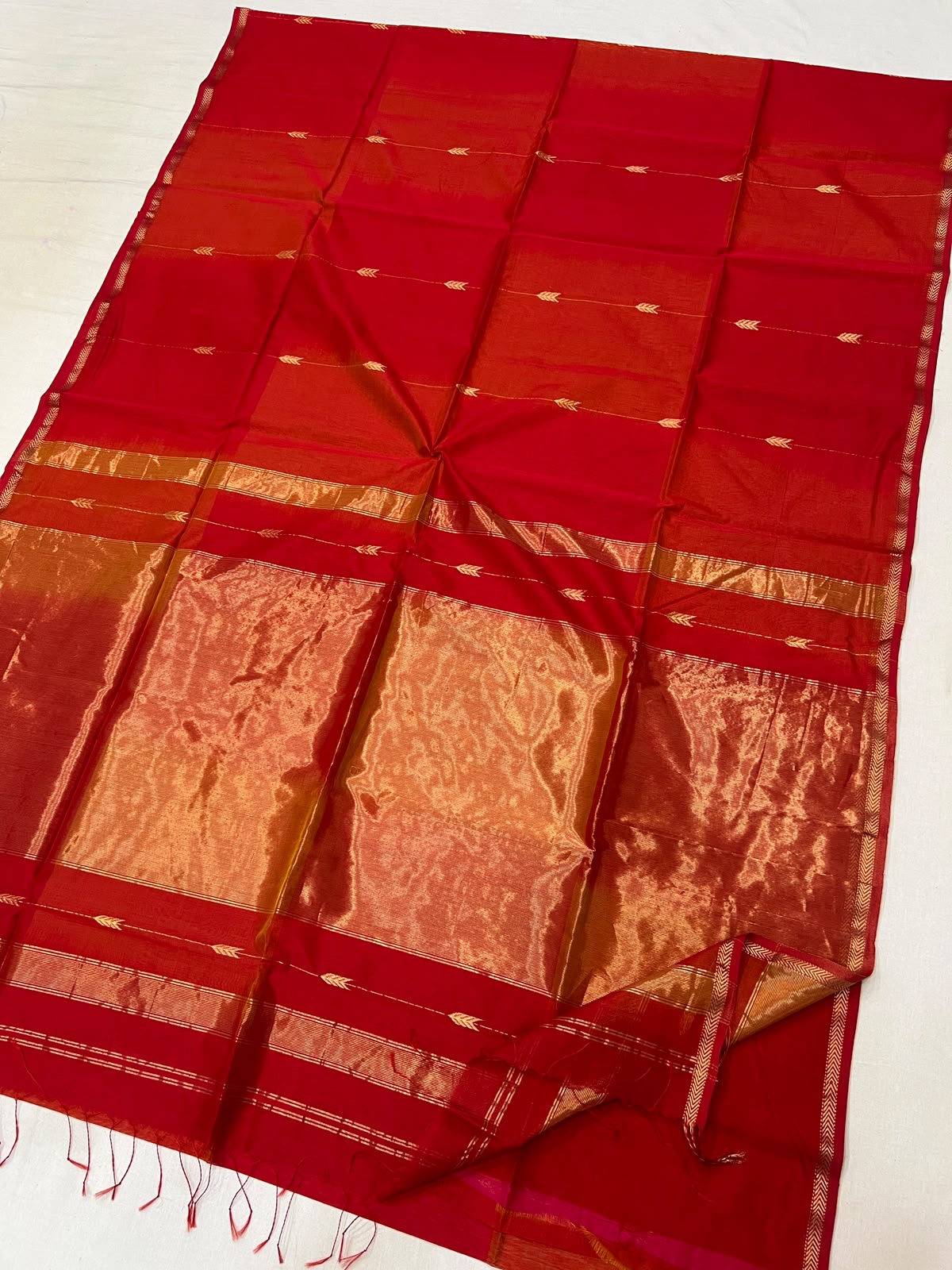 Trending Red Shaded & Golden Zari V Buti Striped Maheshwari Handloom Saree