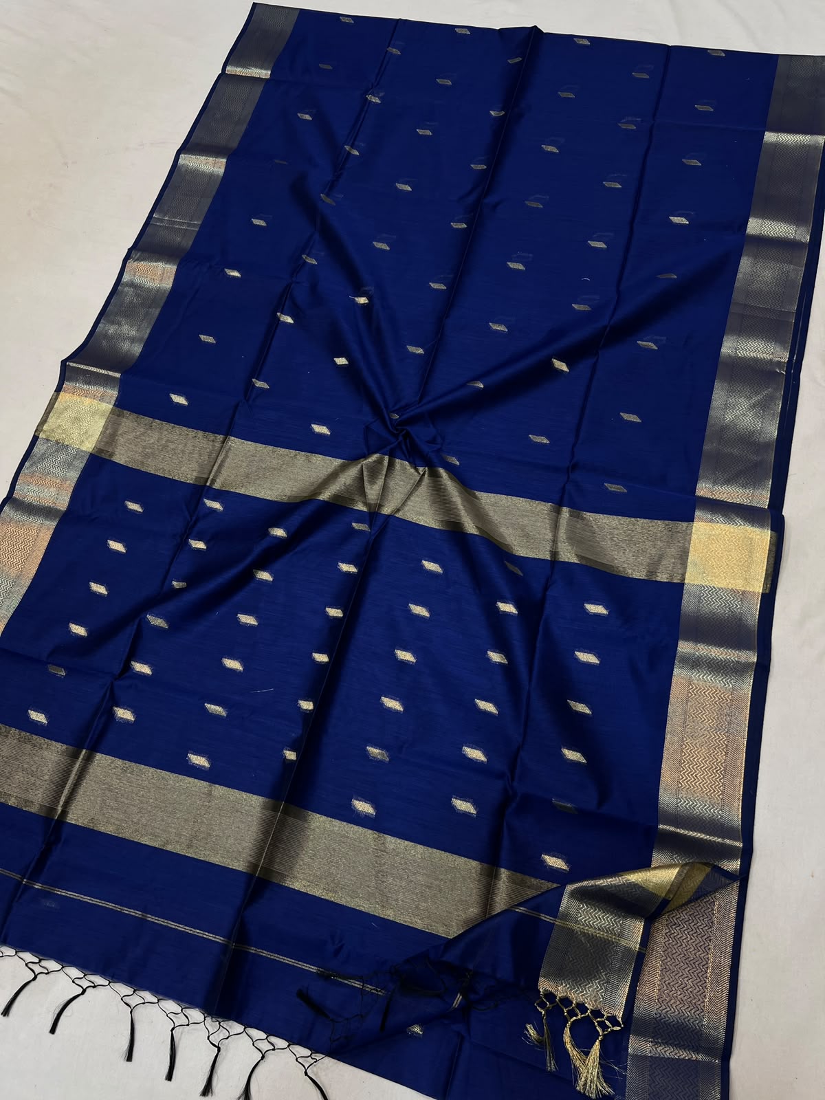Royal Blue Lahar Border with Buti Semi Maheshwari Saree