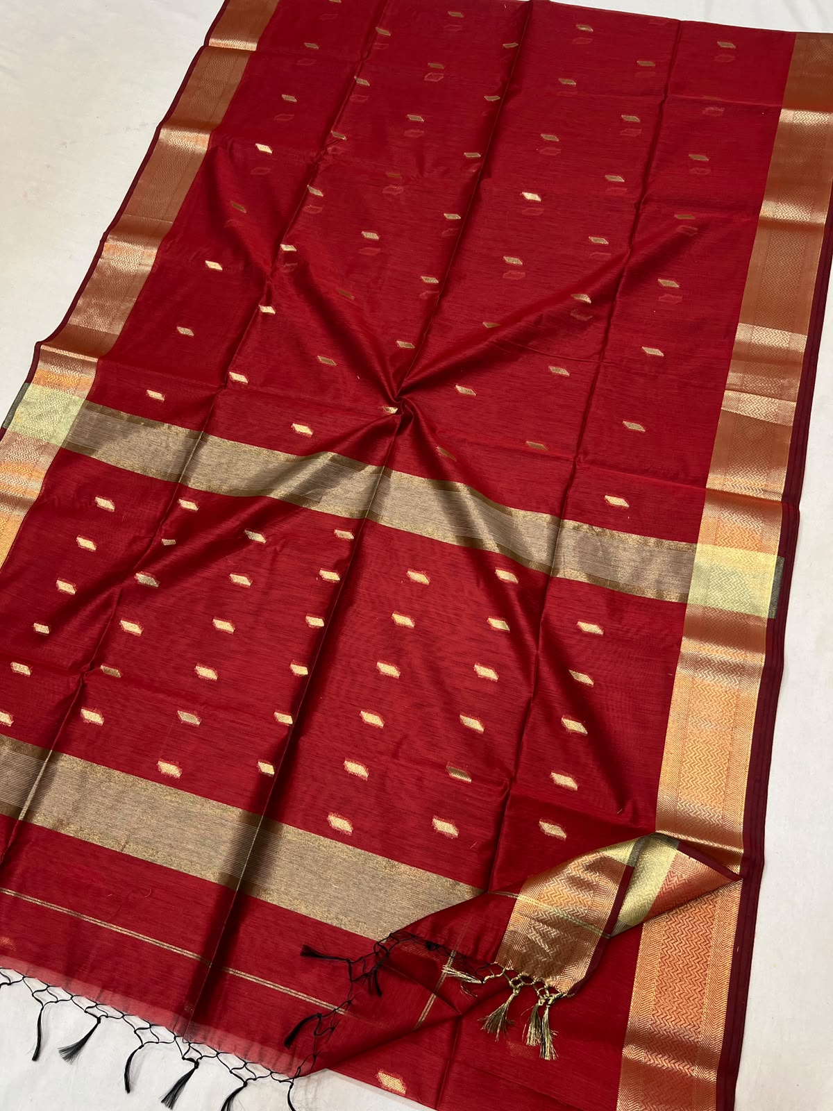 Red with Golden Zari Lahar Border & Buti Semi Maheshwari Saree