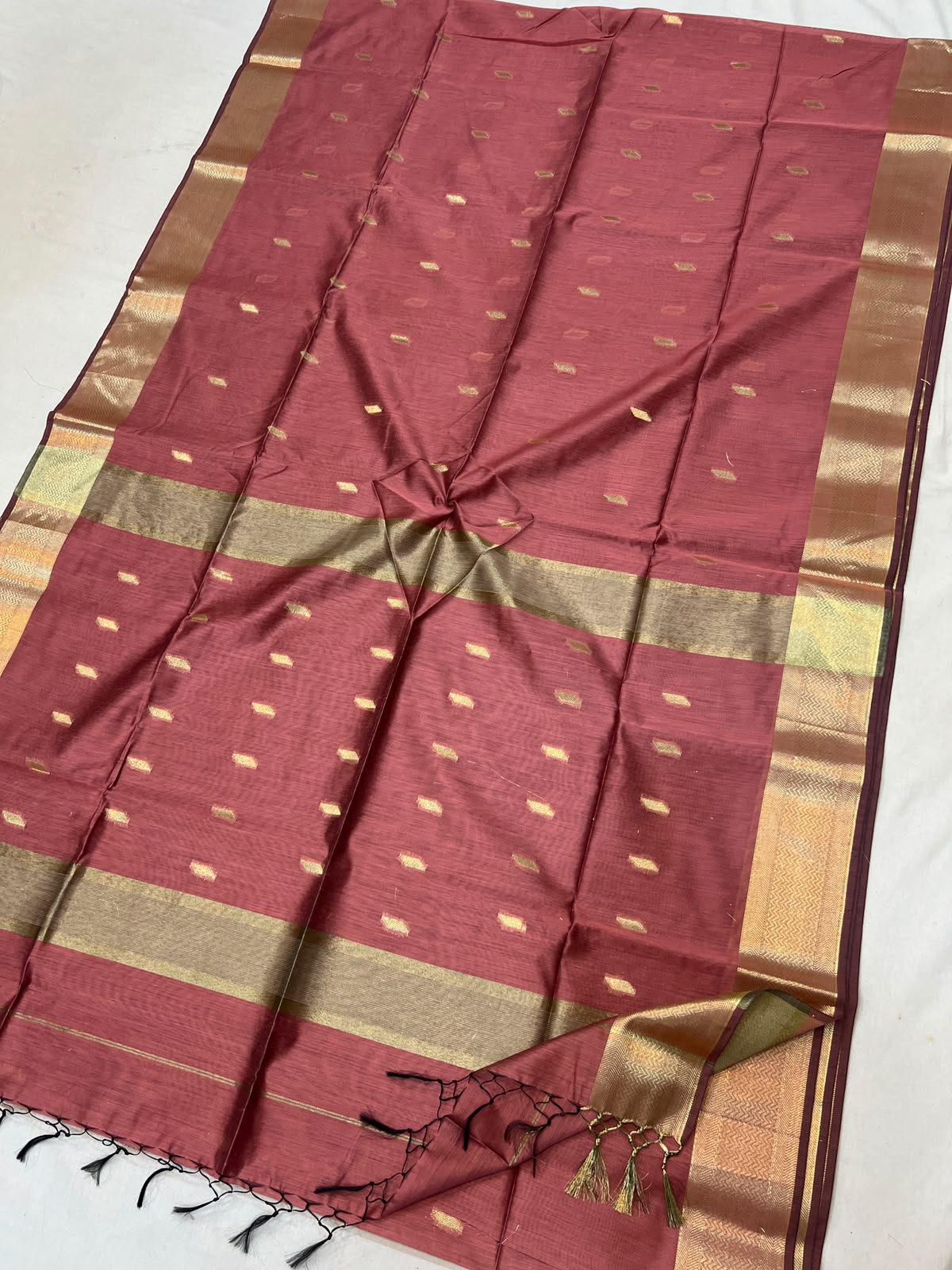 Dusty Rose with Golden Zari Buti & Lahar Border Semi Maheshwari Saree
