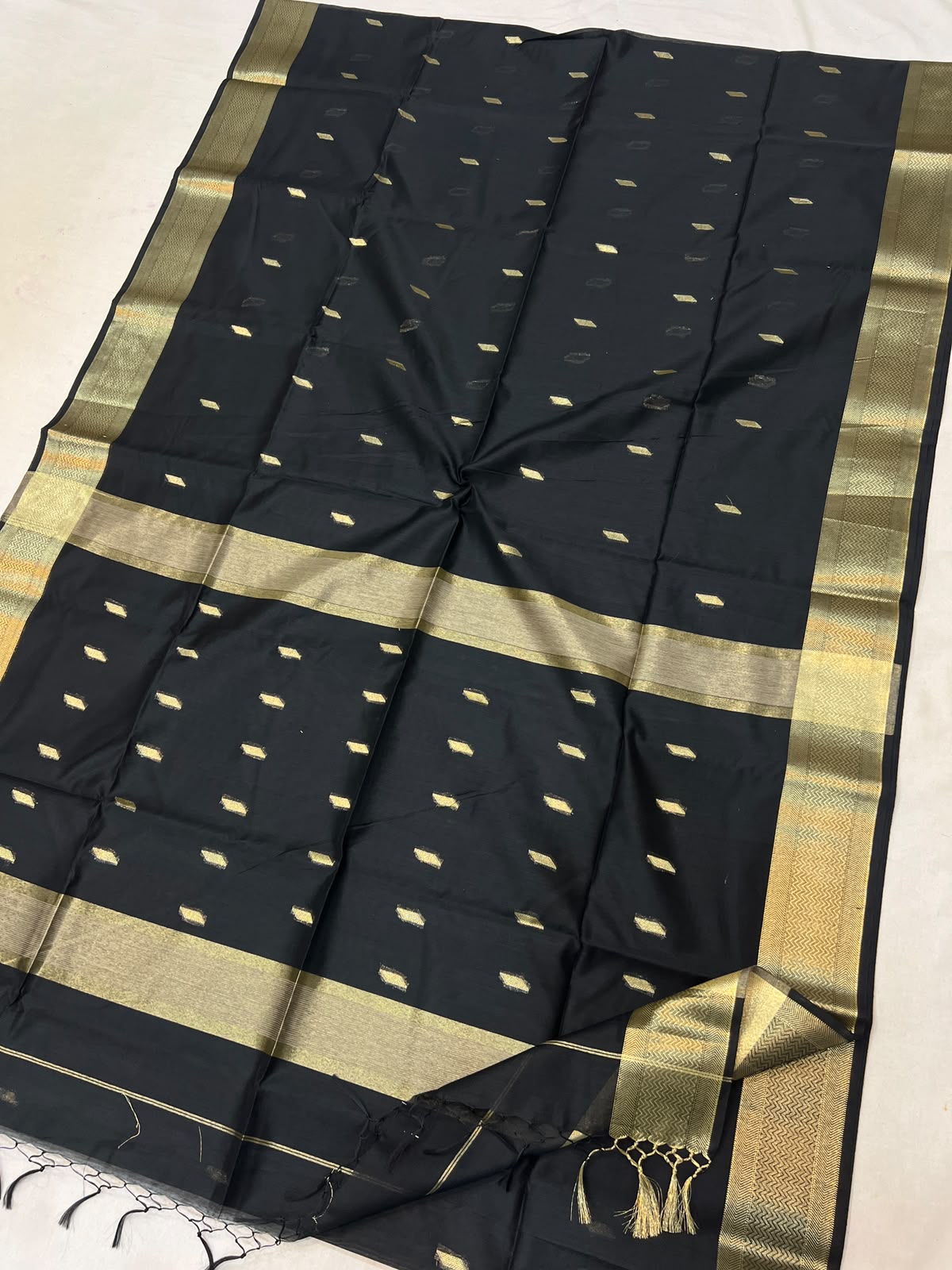 Black Lahar Border With Buti Semi Maheshwari Saree